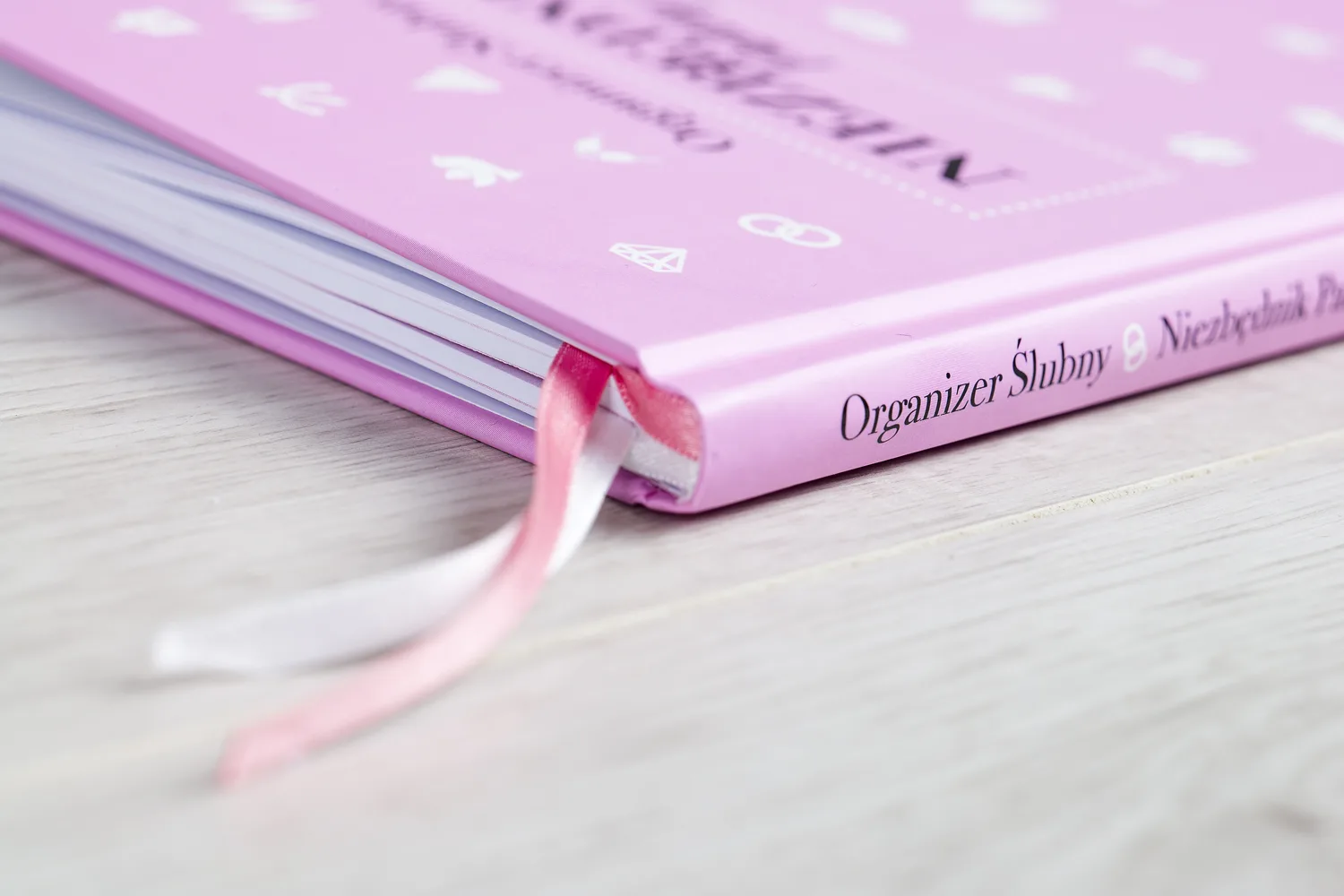 Organzier ślubny niezbędnik panny młodej